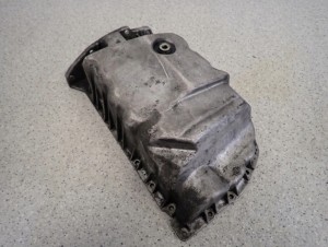 MITSUBISHI CARISMA 1.9 TD 96-00 MISKA OLEJOWA 4/8 MINIATURA