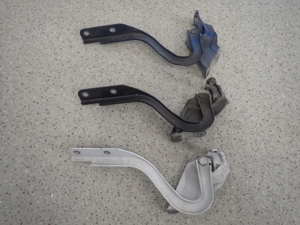 SUZUKI SWIFT MK7 5D 10- ZAWIAS MASKI PRAWY 5/5