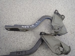 SUZUKI SWIFT MK7 5D 10- ZAWIAS MASKI PRAWY 4/5 MINIATURA