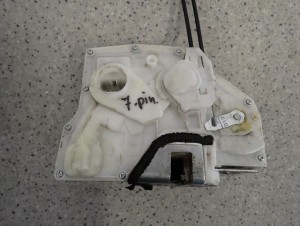 SUZUKI SX4 06- FIAT SEDICI ZAMEK DRZWI PRZEDNI LEWY 7 PINÓW 6/7 MINIATURA