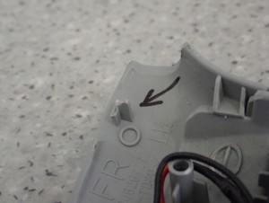 MITSUBISHI ASX 10-16 LISTWA PANORAMY OŚWIETLENIE WNĘTRZA LEWA 6/9 MINIATURA