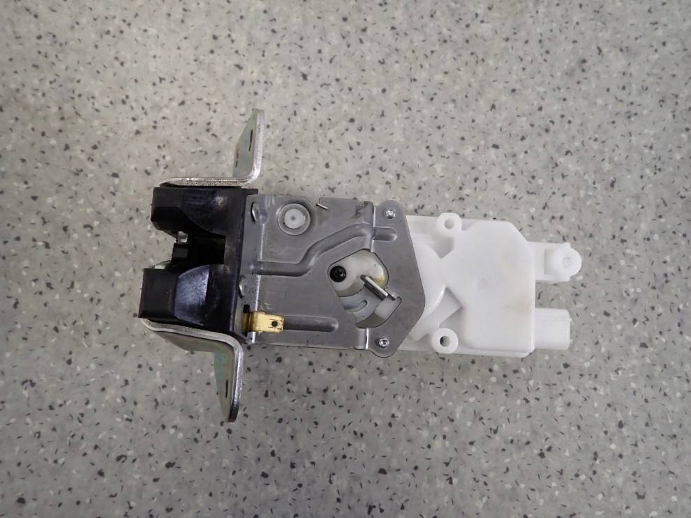 MITSUBISHI ASX 10-16 ZAMEK KLAPY TYLNEJ BAGAŻNIKA 3/4