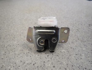 MITSUBISHI ASX 10-16 ZAMEK KLAPY TYLNEJ BAGAŻNIKA 4/4 MINIATURA