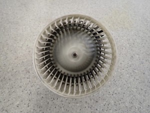 SUZUKI SPLASH 08-14 WENTYLATOR NAGRZEWNICY DMUCHAWA EUROPA 2PIN