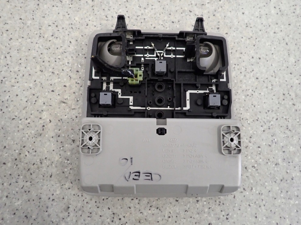 KIA CEED 06-11 SCHOWEK LAMPKA OŚWIETLENIA KABINY WNĘTRZA 5/7