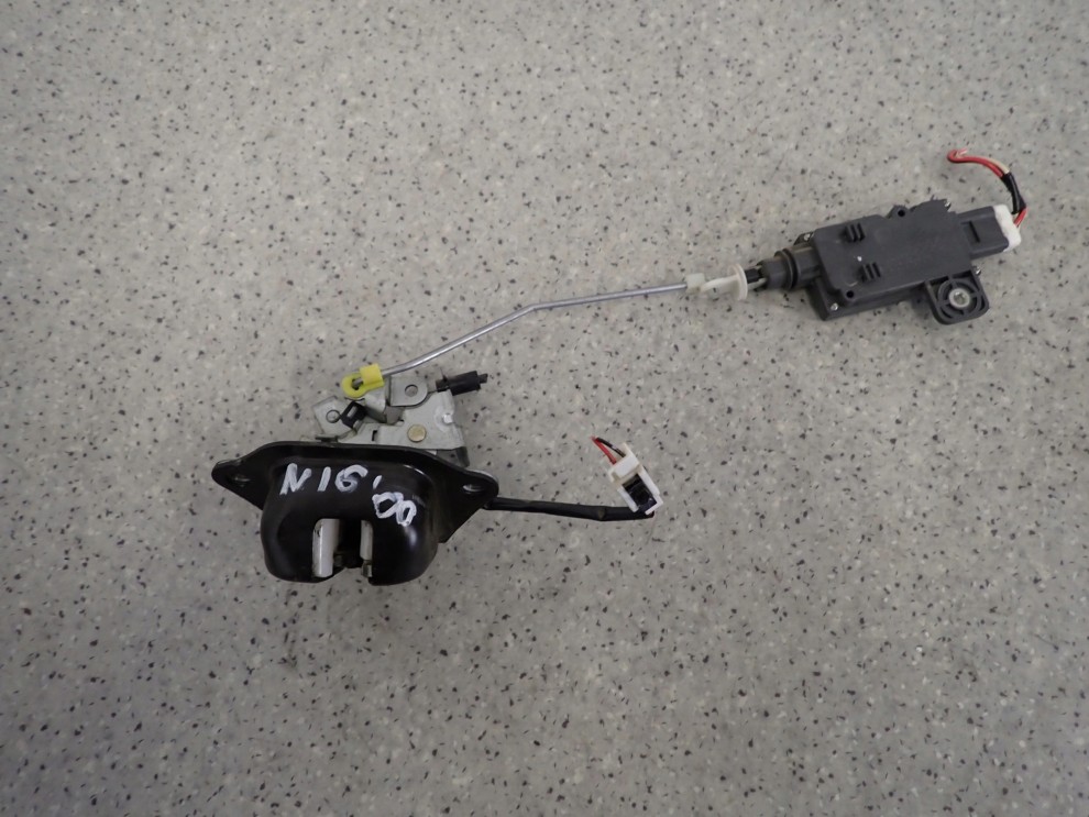 NISSAN ALMERA N16 HB 5D 00-06 ZAMEK TYLNY KLAPY BAGAŻNIKA SIŁOWNIK 1/5