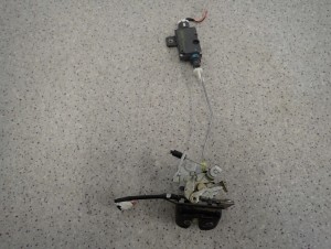 NISSAN ALMERA N16 HB 5D 00-06 ZAMEK TYLNY KLAPY BAGAŻNIKA SIŁOWNIK 5/5 MINIATURA