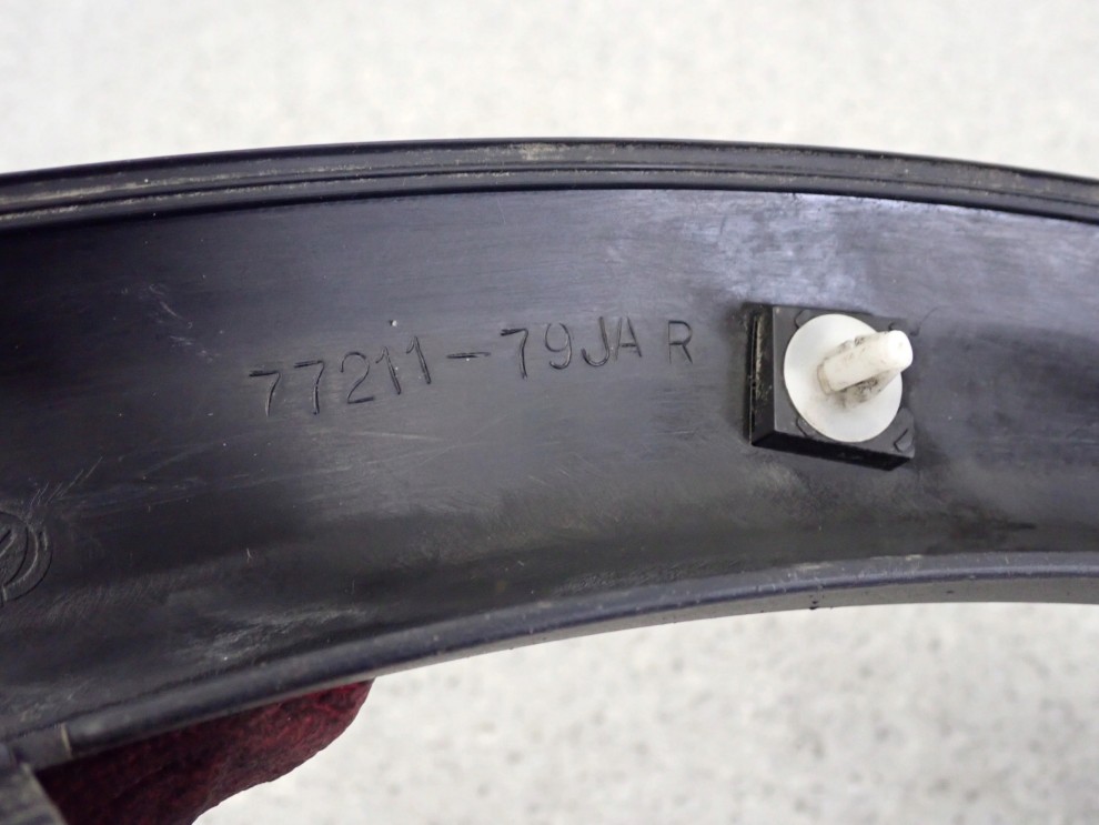 FIAT SEDICI 06- LISTWA BŁOTNIKA PRZEDNIA PRAWA 6/8