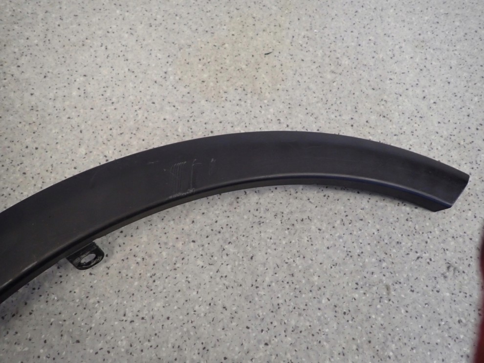 FIAT SEDICI 06- LISTWA BŁOTNIKA PRZEDNIA PRAWA 7/8