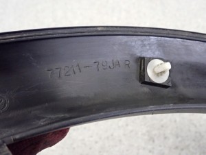 FIAT SEDICI 06- LISTWA BŁOTNIKA PRZEDNIA PRAWA 6/8 MINIATURA