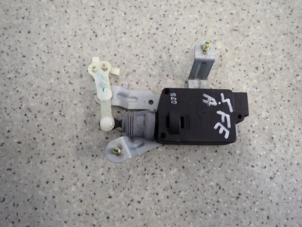 HYUNDAI SANTA FE 01-05 SIŁOWNIK ZAMKA KLAPY BAGAŻNIKA 2/4