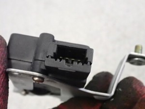 HYUNDAI SANTA FE 01-05 SIŁOWNIK ZAMKA KLAPY BAGAŻNIKA 4/4 MINIATURA