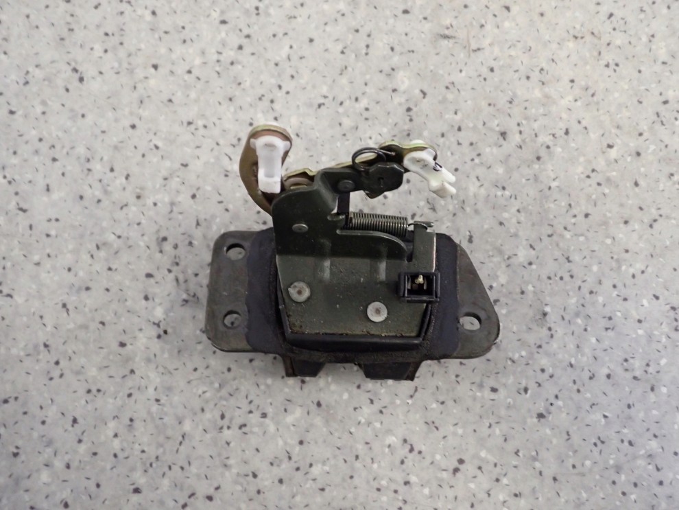 HYUNDAI SANTA FE 01-06 ZAMEK TYLNEJ KLAPY BAGAŻNIKA 4/4