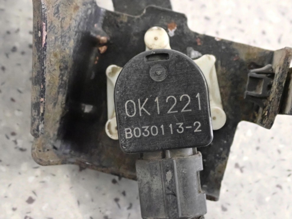 MITSUBISHI ASX 10-16 CZUJNIK POZIOMOWANIA XENONU TYLNY 4/4