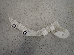 MITSUBISHI ASX 10-16 ŚLIZG ZDERZAKA TYLNY PRAWY 4/4 MINIATURA