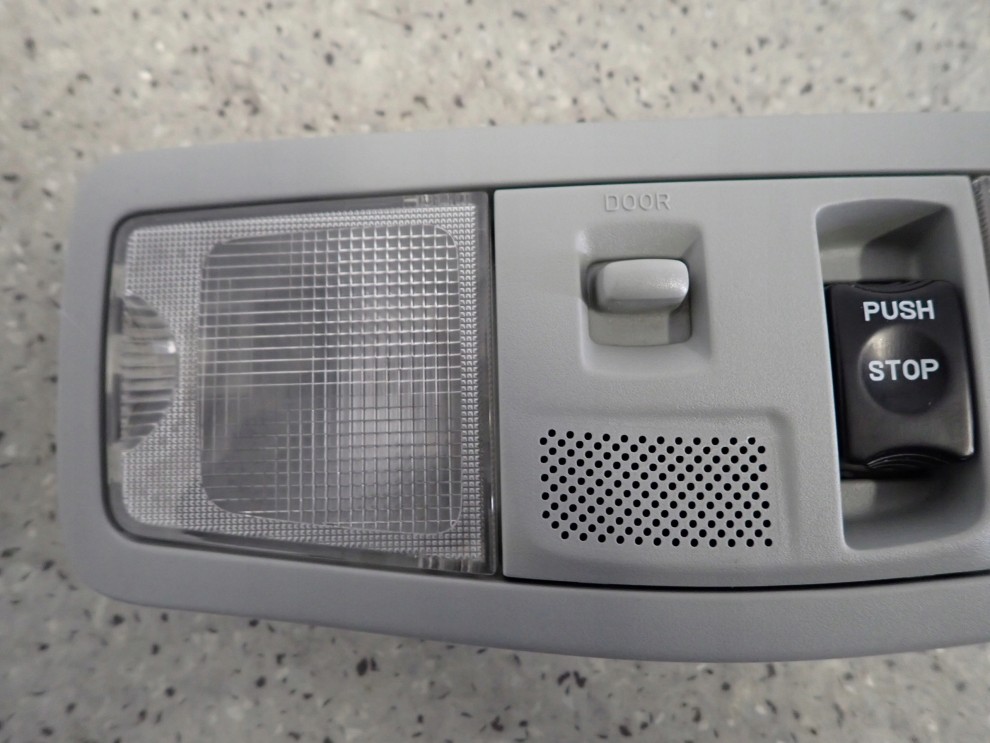 MITSUBISHI ASX 10-16 LAMPKA OŚWIETLENIA KABINY PANORAMA 2/5