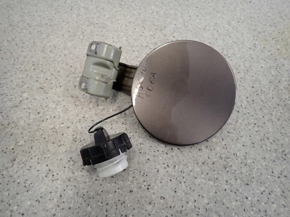 MITSUBISHI ASX 10-16 KLAPKA WLEWU PALIWA C06A 1/5