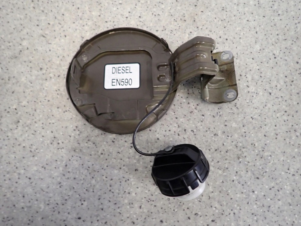 MITSUBISHI ASX 10-16 KLAPKA WLEWU PALIWA C06A 4/5