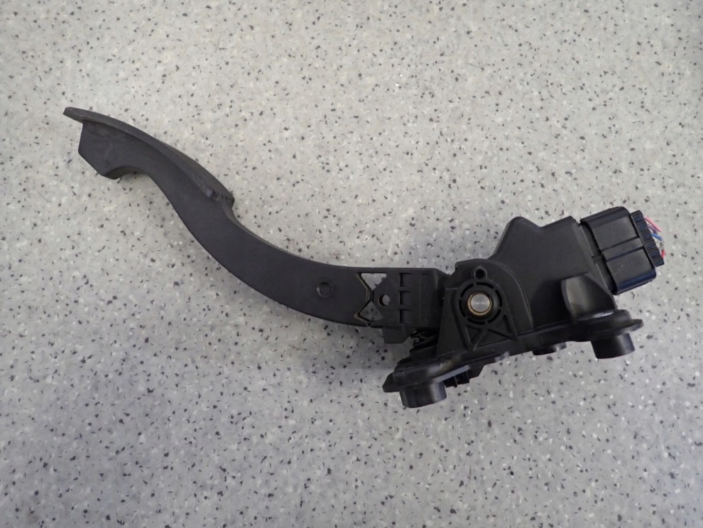 MITSUBISHI ASX 1.8 DID 10-16 POTENCJOMETR GAZU PEDAŁ 2/4