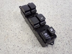 MITSUBISHI ASX 10- PANEL PRZEŁĄCZNIK SZYB PRZEDNI LEWY
