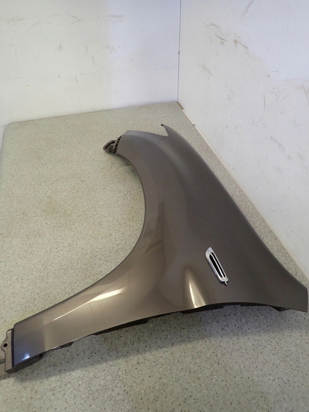 MITSUBISHI ASX 10- BŁOTNIK PRZEDNI LEWY C06A 9/12