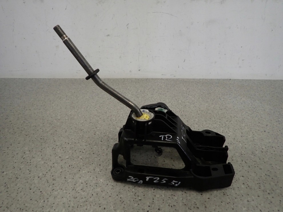 TOYOTA AVENSIS T25 2.0D 03-05 DŹWIGNIA ZMIANY BIEGÓW 2/4