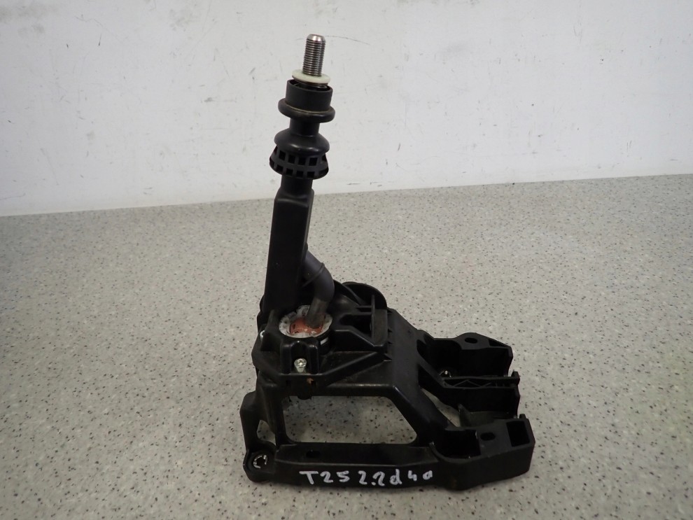 TOYOTA AVENSIS T25 2.2D 03-08 DŹWIGNIA ZMIANY BIEGÓW LEWAREK 1/3