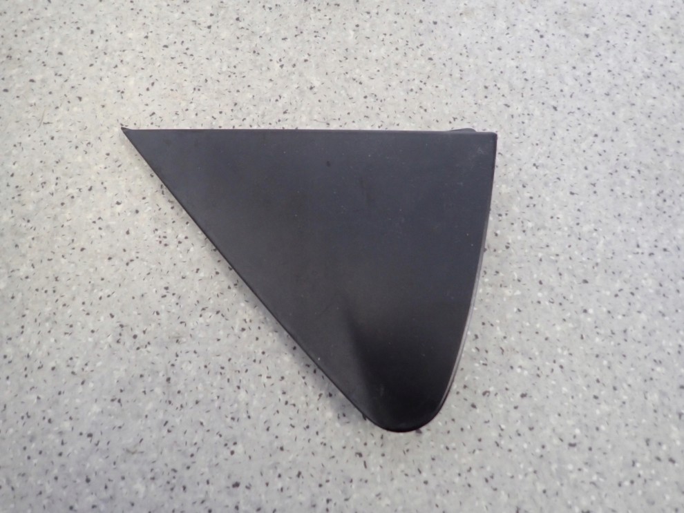 TOYOTA YARIS II 06- TRÓJKĄT PRZEDNI LEWY BŁOTNIKA ZAŚLEPKA 2/5