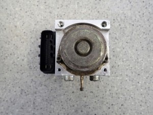 NISSAN XTRAIL T30 2.2DCI 01- POMPA ABSU MA98000 4/6 MINIATURA