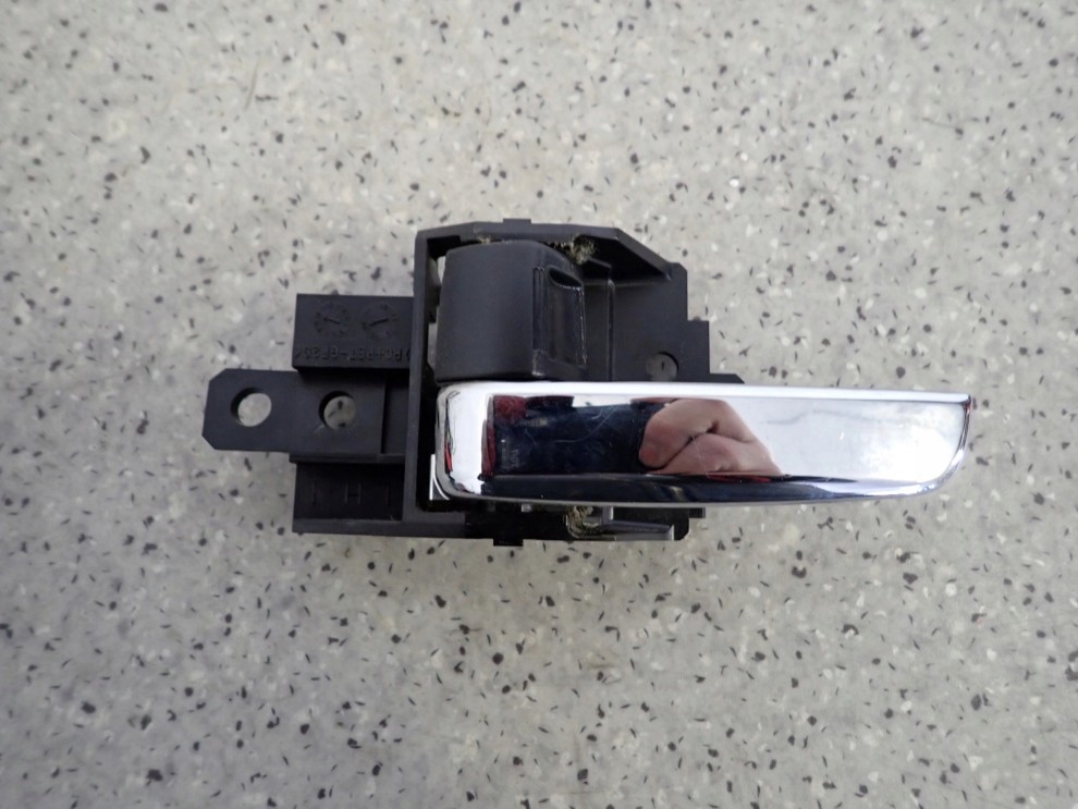 MITSUBISHI ASX 10-16 KLAMKA WEWNĘTRZNA PRZEDNIA LEWA 1/5