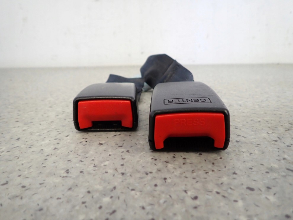 MITSUBISHI ASX 10-16 ZAPINKA PASA TYLNA PRAWA ŚRODKOWA 1/4