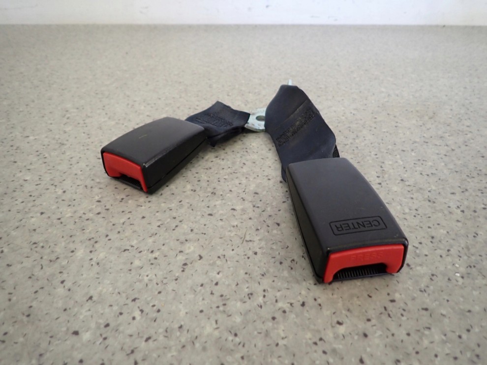 MITSUBISHI ASX 10-16 ZAPINKA PASA TYLNA PRAWA ŚRODKOWA 4/4