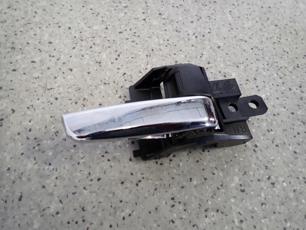 MITSUBISHI ASX 10-16 KLAMKA WEWNĘTRZNA PRZEDNIA PRAWA 2/4