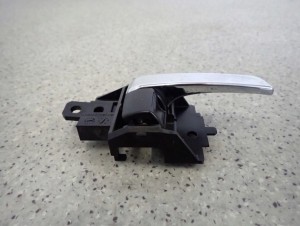 MITSUBISHI ASX 10-16 KLAMKA WEWNĘTRZNA PRZEDNIA PRAWA 4/4 MINIATURA