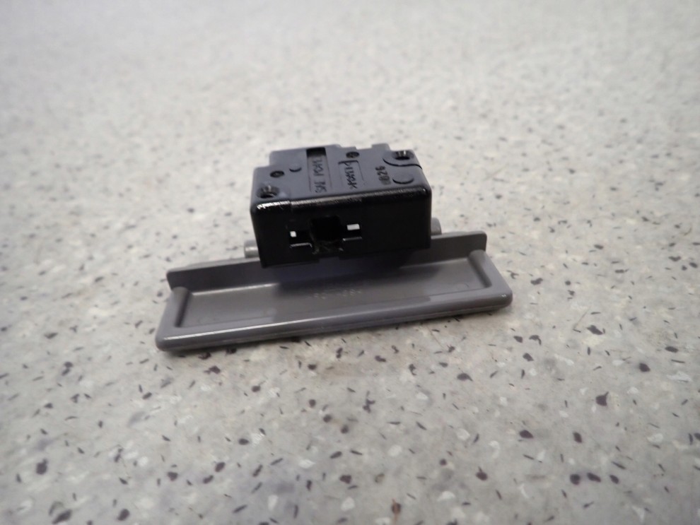 SUZUKI SX4 SEDICI 06-13 ZAMEK SCHOWKA PASAŻERA 4/4