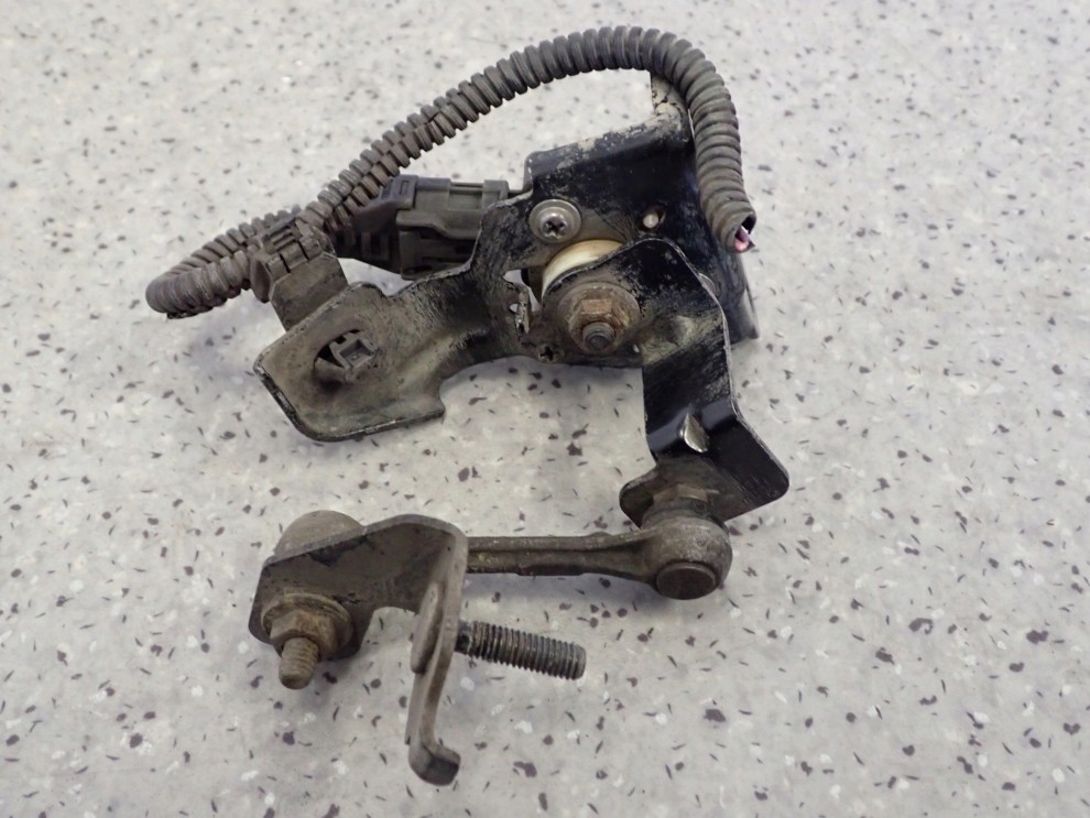 MITSUBISHI ASX 10-16 CZUJNIK POZIOMOWANIA XENONU PRZEDNI 4/5