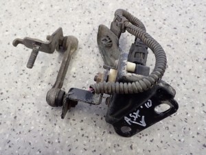 MITSUBISHI ASX 10-16 CZUJNIK POZIOMOWANIA XENONU PRZEDNI 3/5 MINIATURA