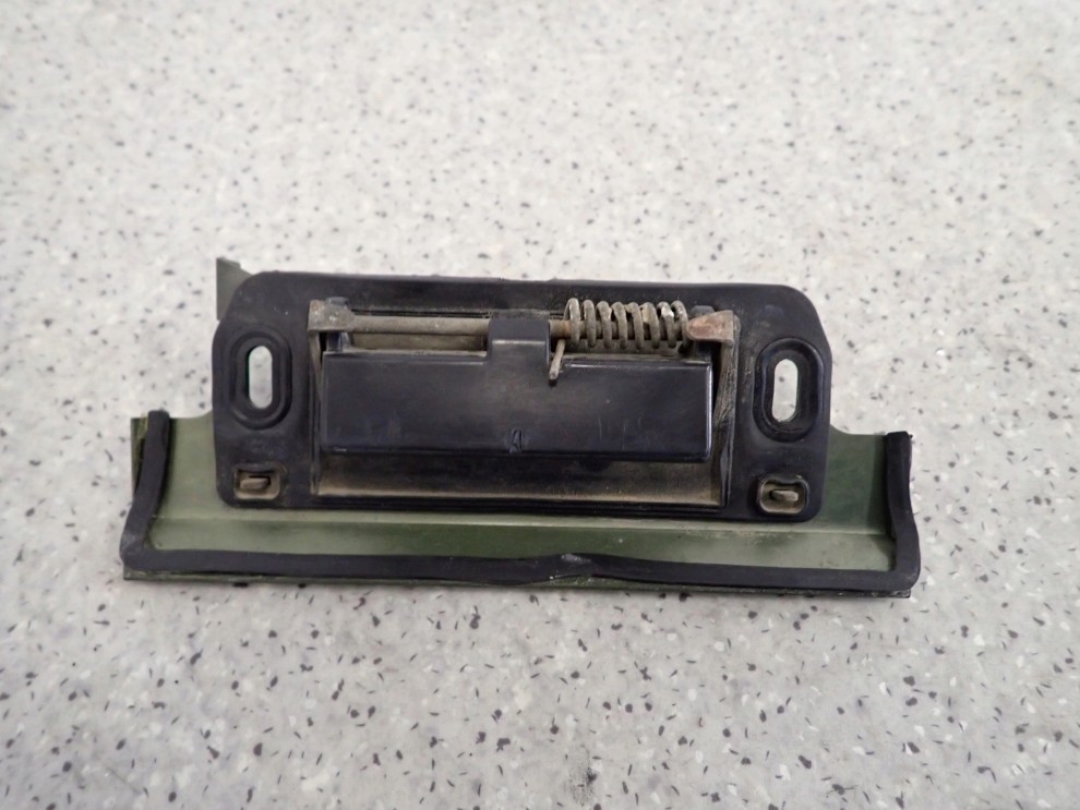 NISSAN ALMERA N16 00- KLAMKA TYLNA KLAPY BAGAŻNIKA 1/4