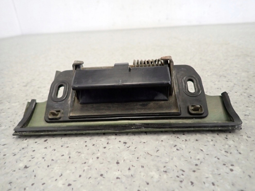 NISSAN ALMERA N16 00- KLAMKA TYLNA KLAPY BAGAŻNIKA 2/4