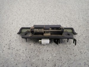 NISSAN ALMERA N16 00- KLAMKA TYLNA KLAPY BAGAŻNIKA 3/4 MINIATURA