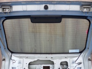 ALMERA TINO 00-06 SZYBA TYLNA KLAPY BAGAŻNIKA 4/4 MINIATURA