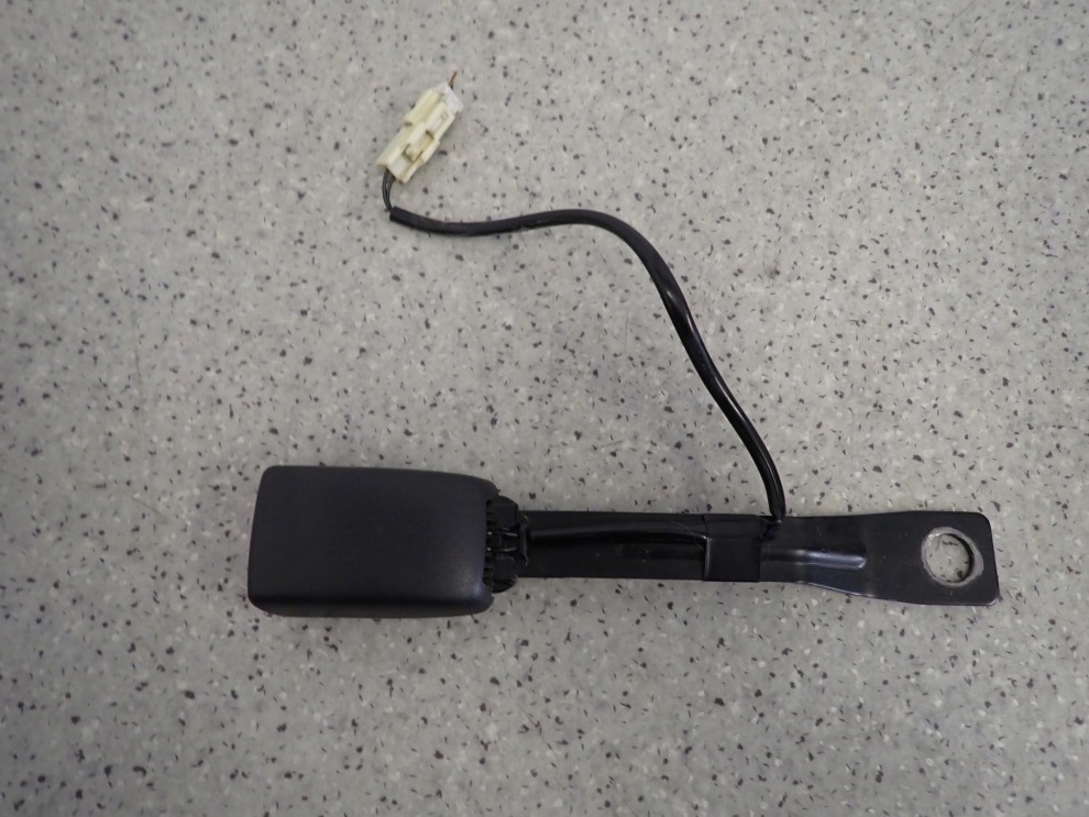 SUZUKI SX4 06-13 SEDICI ZAPINKA PASA BEZPIECZEŃSTWA PRZÓD LEWY 1/3