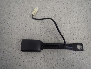 SUZUKI SX4 06-13 SEDICI ZAPINKA PASA BEZPIECZEŃSTWA PRZÓD LEWY