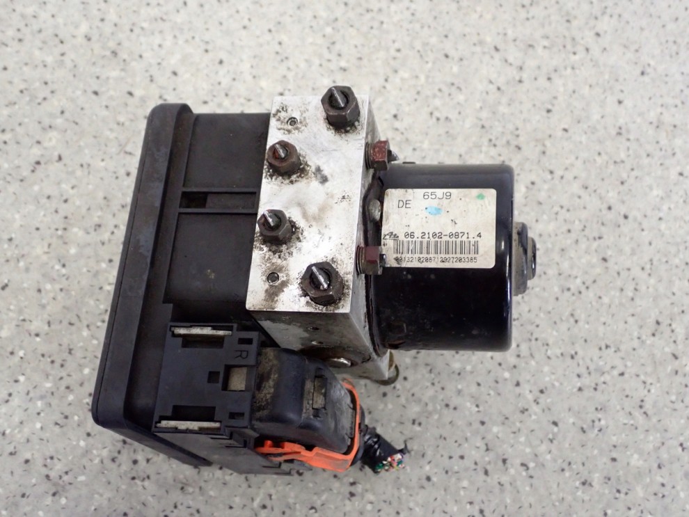 SUZUKI GRAND VITARA II 1.9d POMPA ABS 65j9 6/8