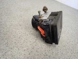 SUZUKI GRAND VITARA II 1.9d POMPA ABS 65j9 4/8 MINIATURA