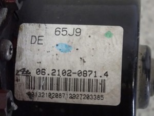 SUZUKI GRAND VITARA II 1.9d POMPA ABS 65j9 8/8 MINIATURA