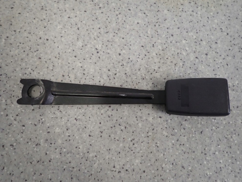 TOYOTA YARIS I 99-05 ZAPINKA PASA BEZPIECZEŃSTWA 1/3