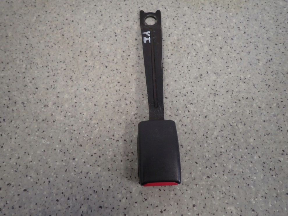 TOYOTA YARIS I 99-05 ZAPINKA PASA BEZPIECZEŃSTWA 3/3