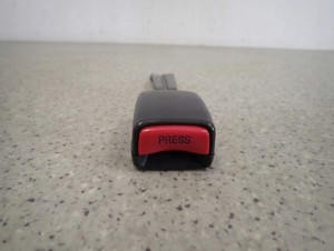 TOYOTA YARIS I 99-05 ZAPINKA PASA BEZPIECZEŃSTWA 2/3 MINIATURA