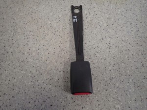 TOYOTA YARIS I 99-05 ZAPINKA PASA BEZPIECZEŃSTWA 3/3 MINIATURA